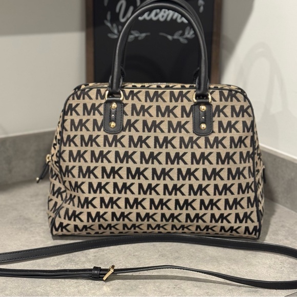 Michael Kors Signature Monogram Satchel! GUC!! - Picture 2 of 10